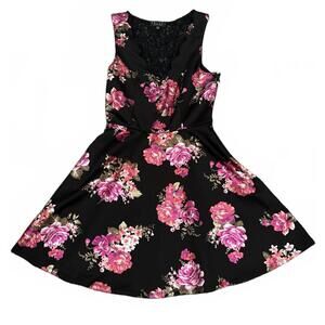 NEW Trixxi Clothing Company Juniors Dress Size Medium Floral Fit and Flare Black